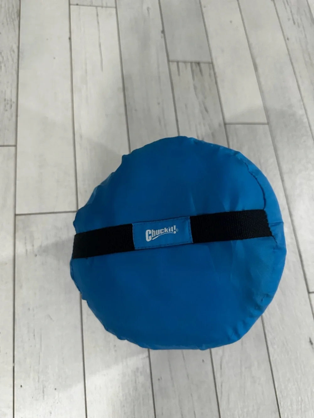 New without tags olive Dog Bed with Blue Storage Pouch